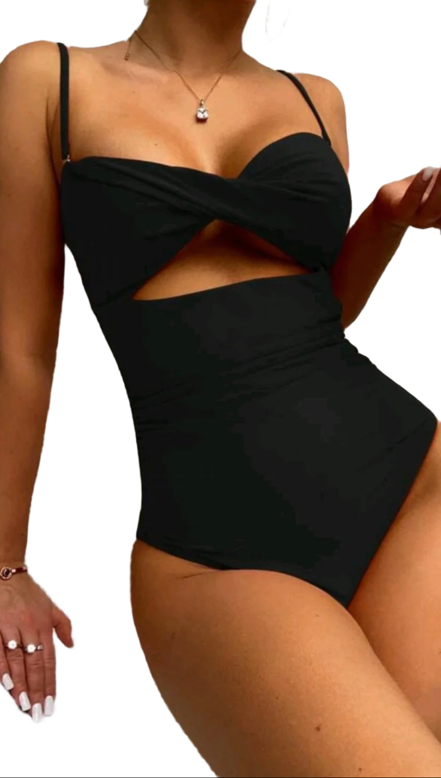 SHE fekete kivágott csavart mellrészű fürdőruha