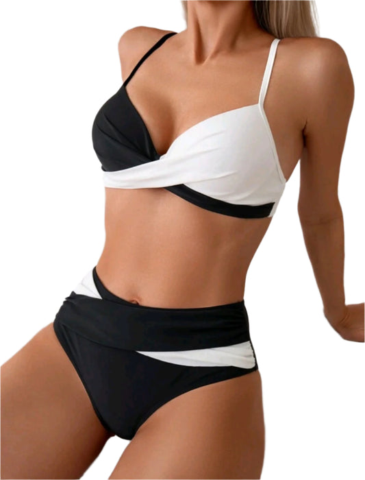 SHE fekete-fehér keresztpántos bikini szett