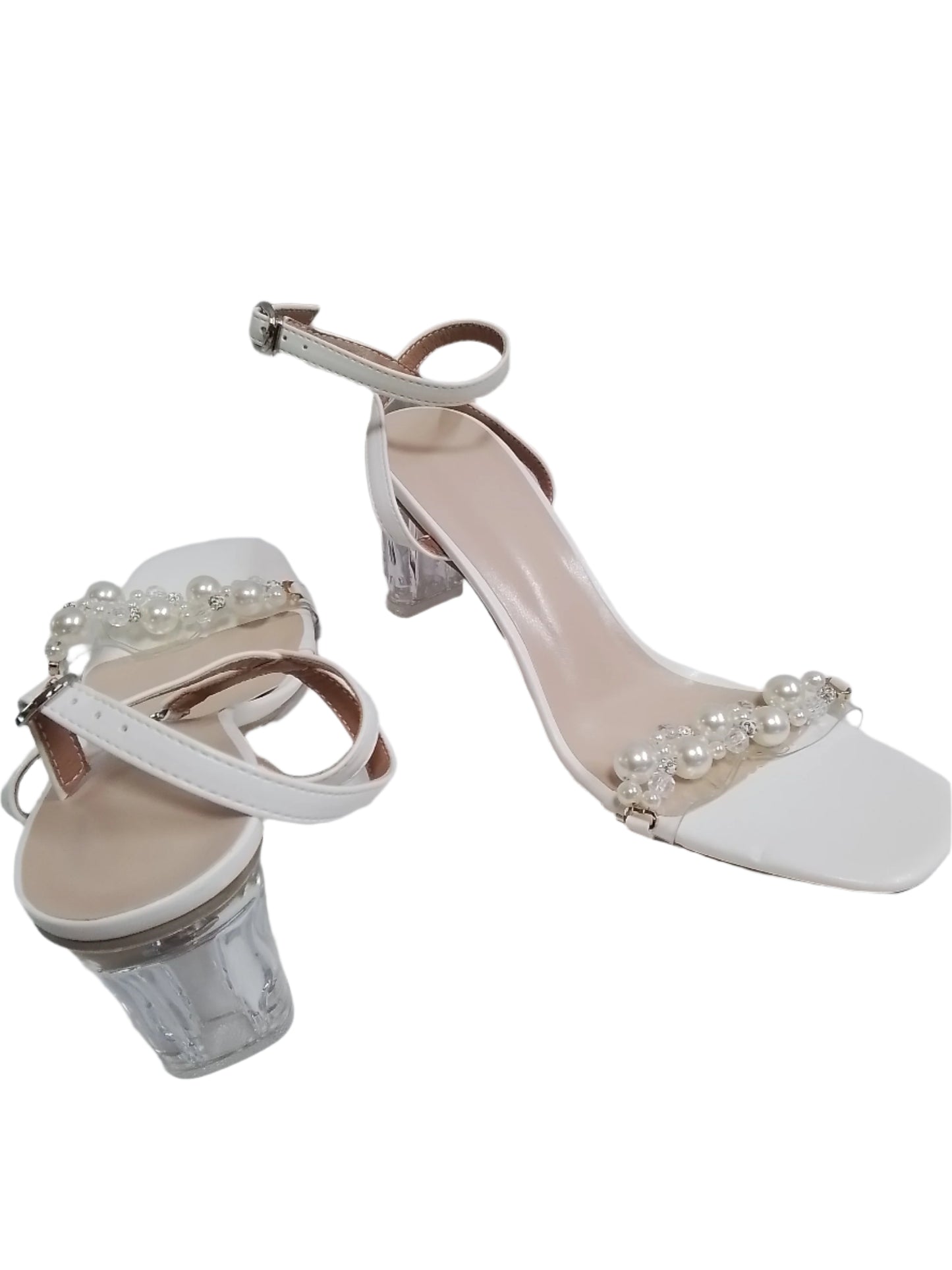 SHE fehér gyöngyös pántos átlátszó sarkú szandál