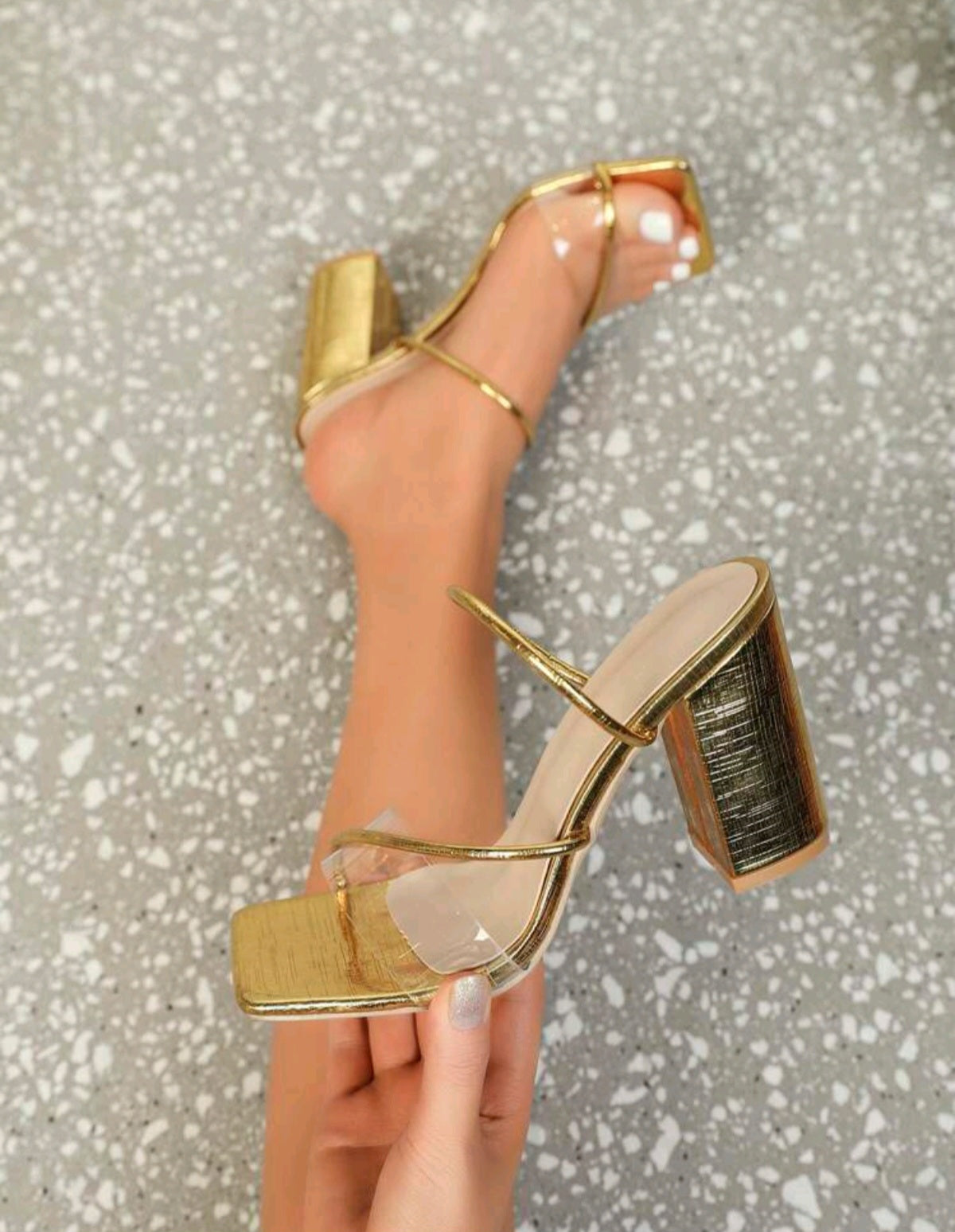 SHE arany pántos magas sarkú szandál