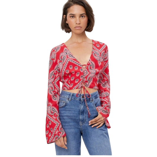 BERSHKA piros paisley mintás crop blúz