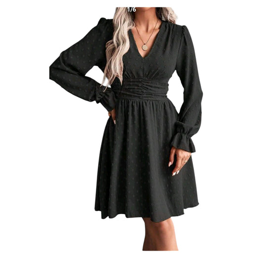 SHE fekete pöttyös, V-nyakú mini ruha