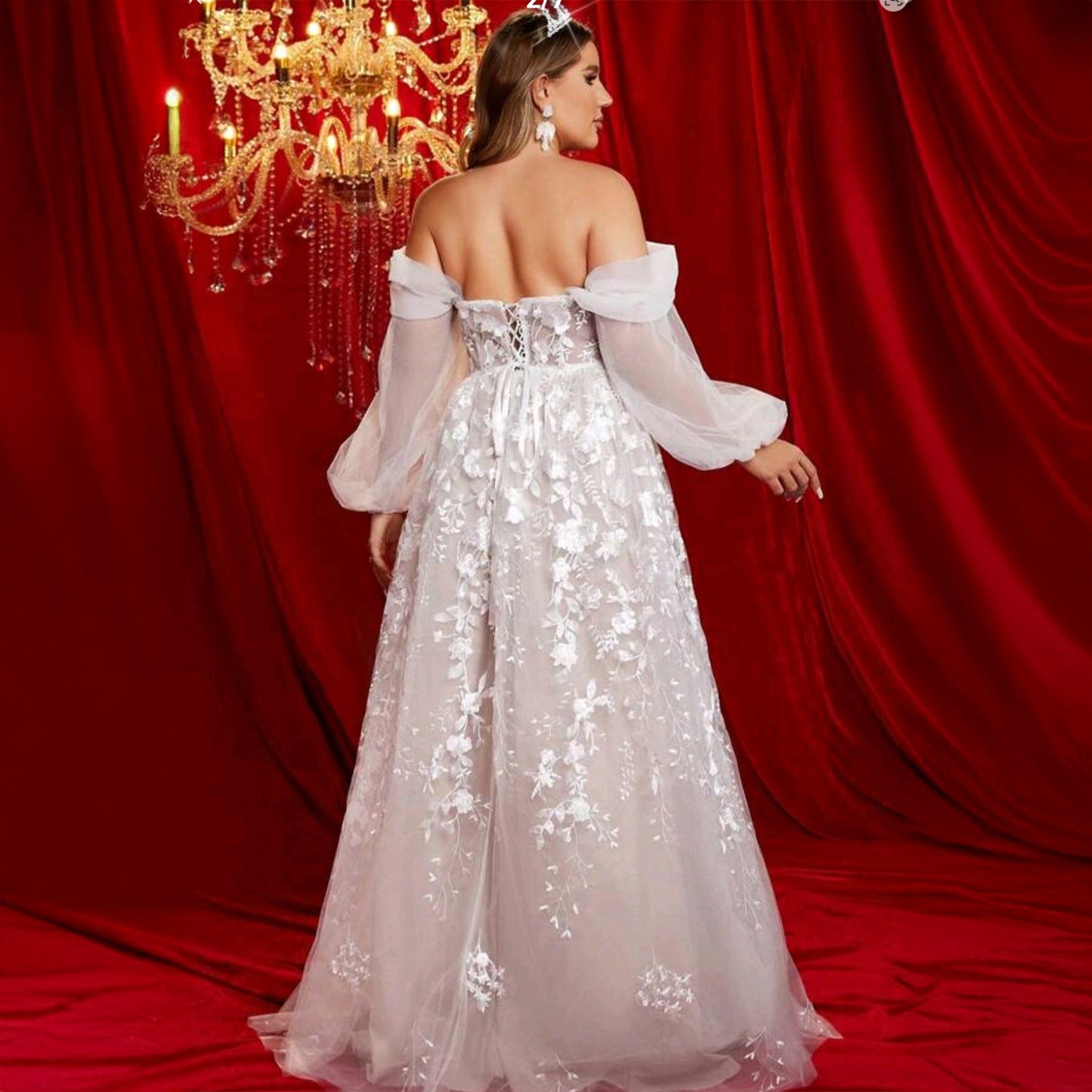 SHE fehér ejtett vállú esküvői ruha