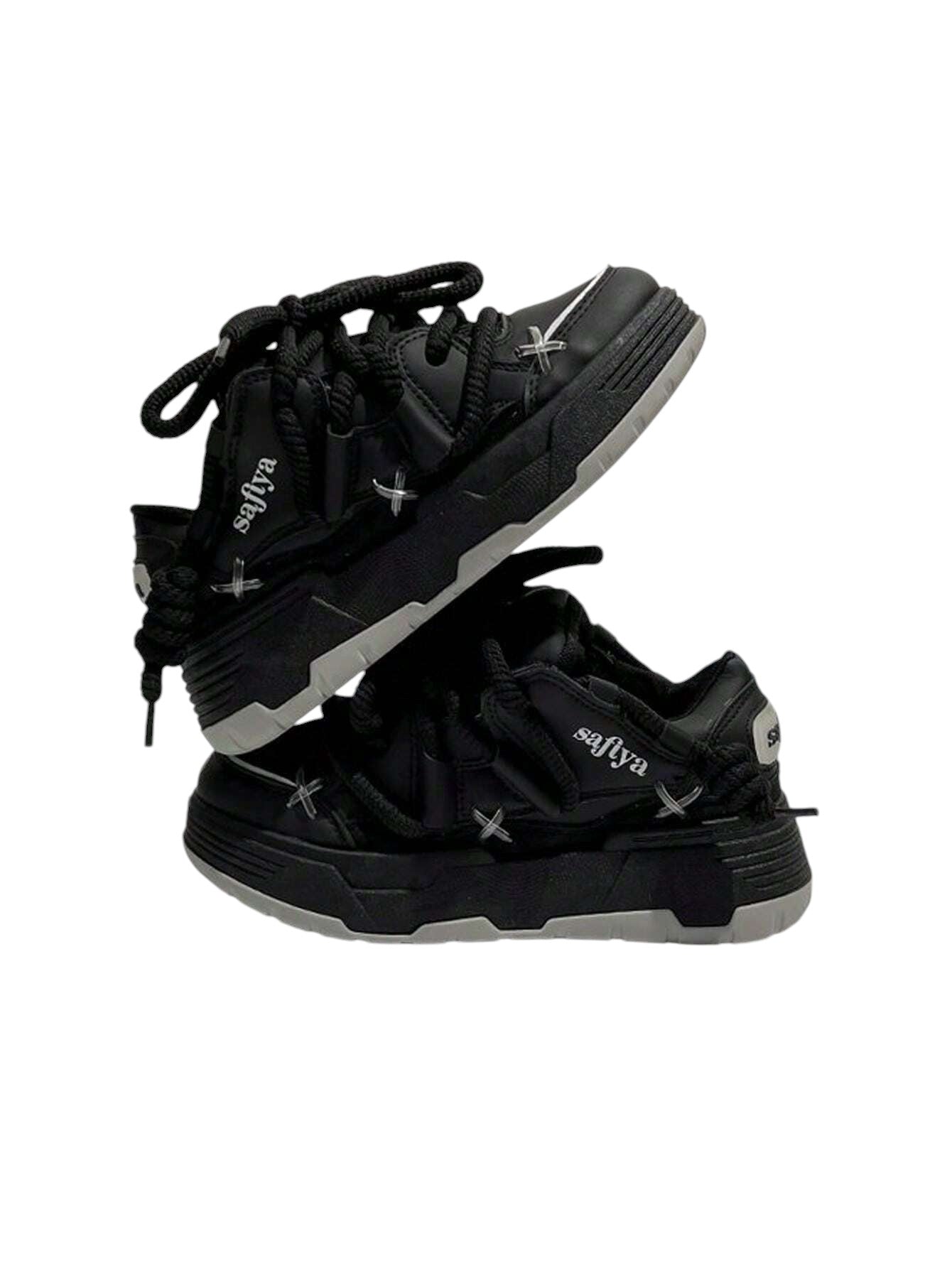 SHE fekete fűzős sneaker