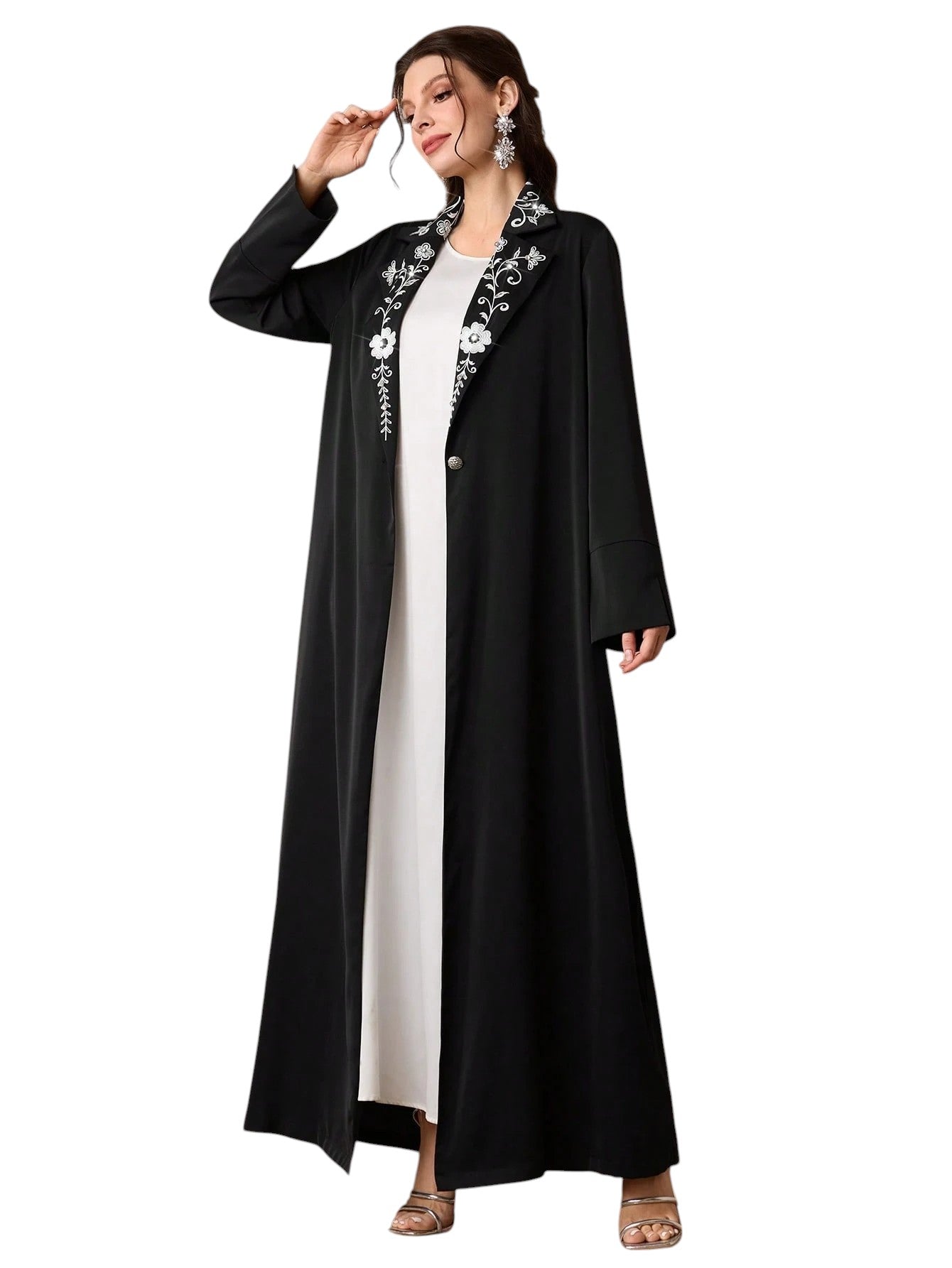 SHE fekete hímzett galléros abaya