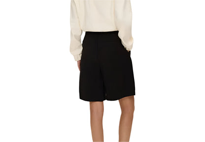 RESERVED fekete elegáns bővebb szabású short