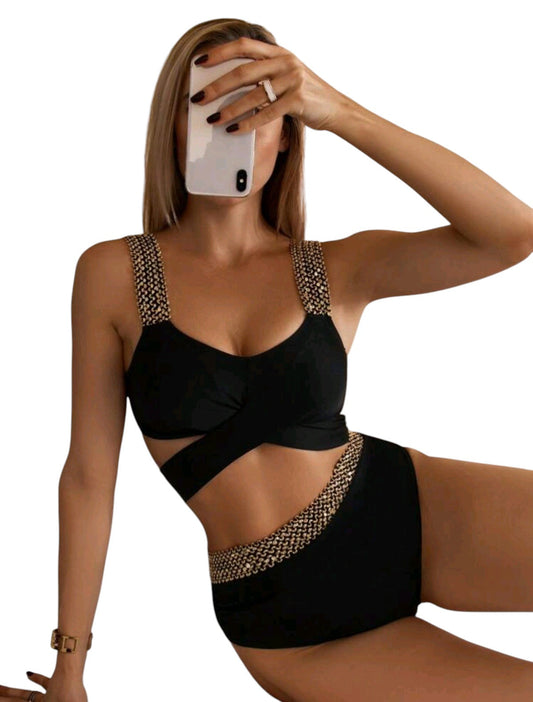 SHE fekete kontraszt szegélyes kivágott átlapolt bikini szett