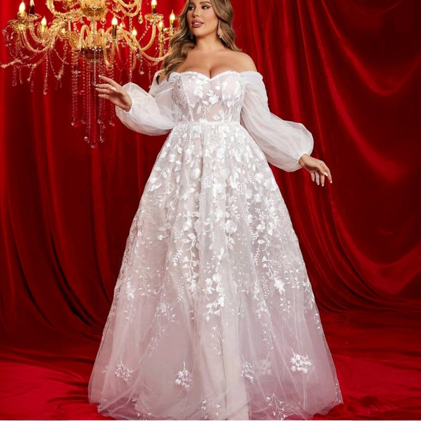 SHE fehér ejtett vállú esküvői ruha