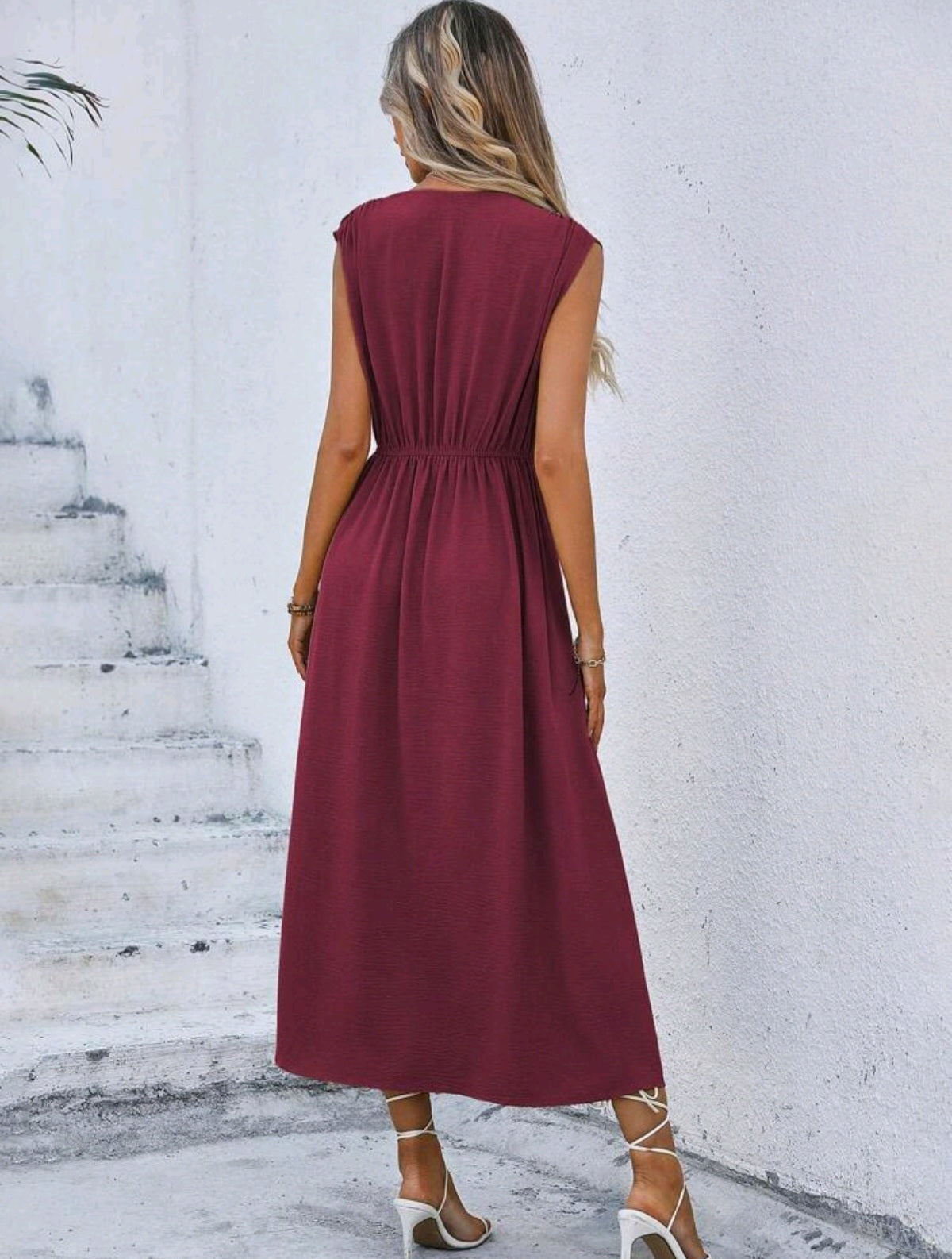 SHE bordó megkötős elegáns ruha