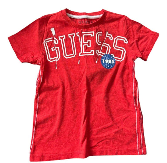 GUESS piros kollégiumi logós póló