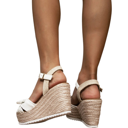 SHE platformos szandál