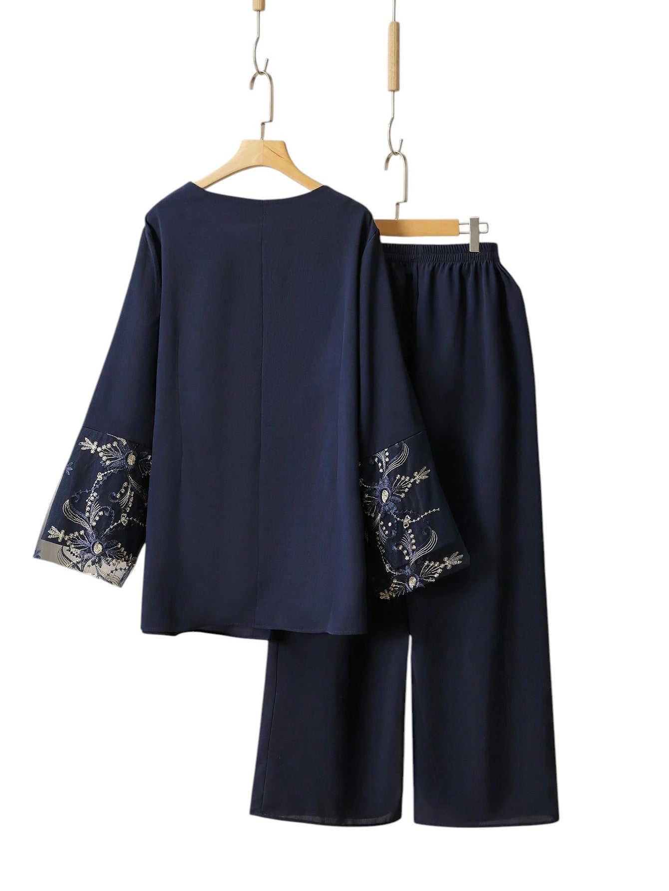 SHE sötétkék hímzett kétrészes szett