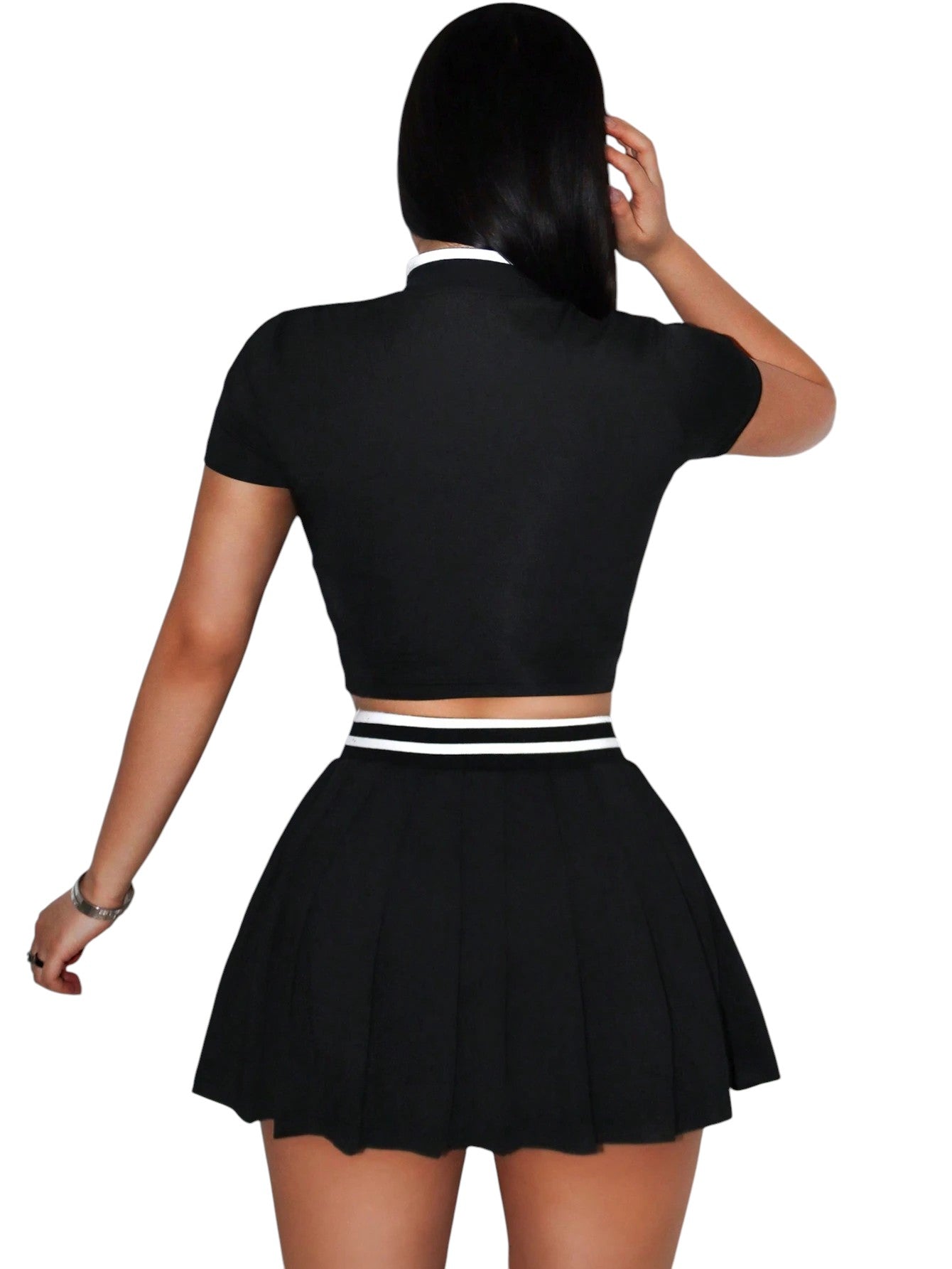 SHE fekete galléros crop top és rakott mini szoknya szett