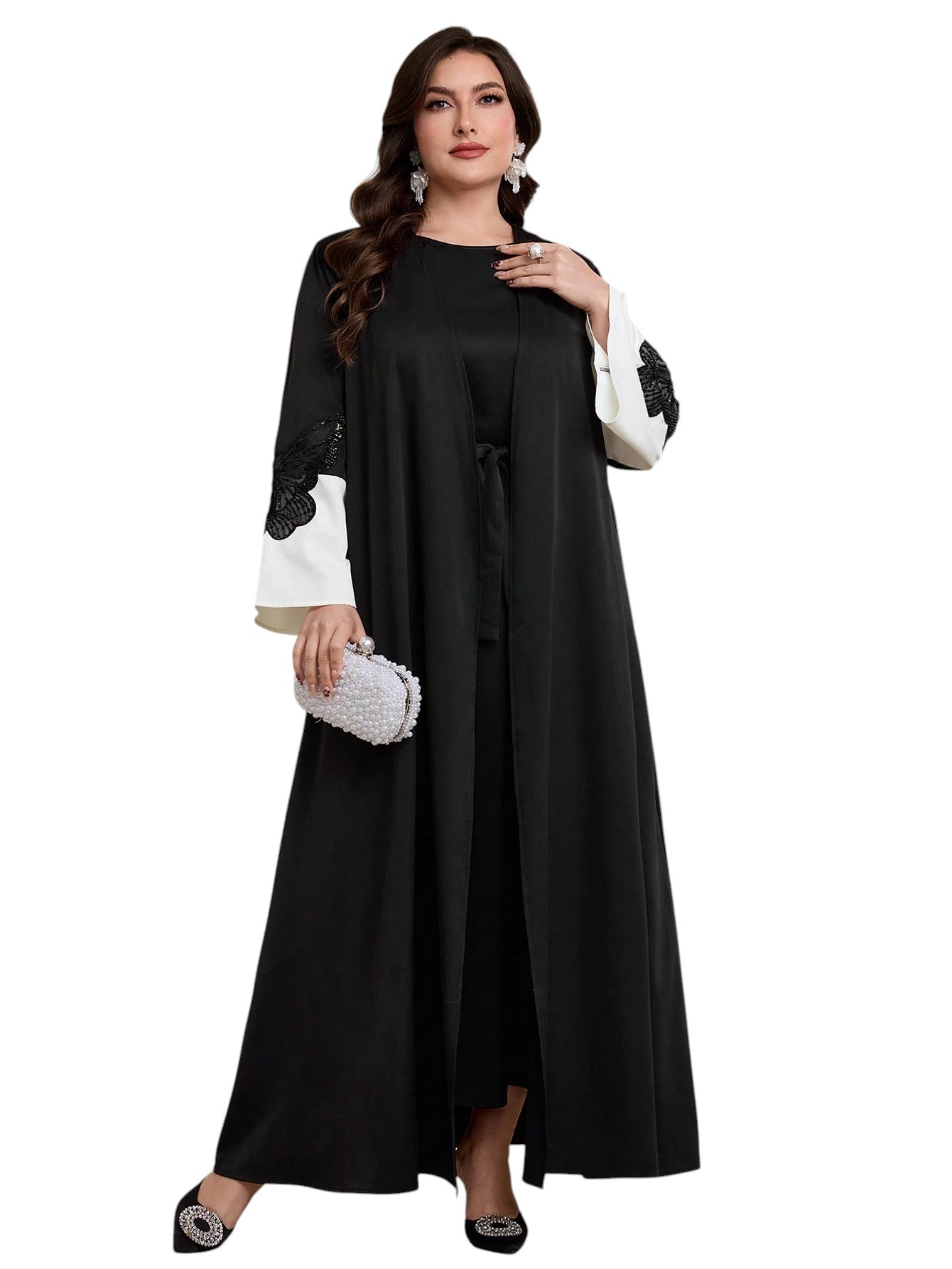 SHE fekete és fehér hímzett abaya szett