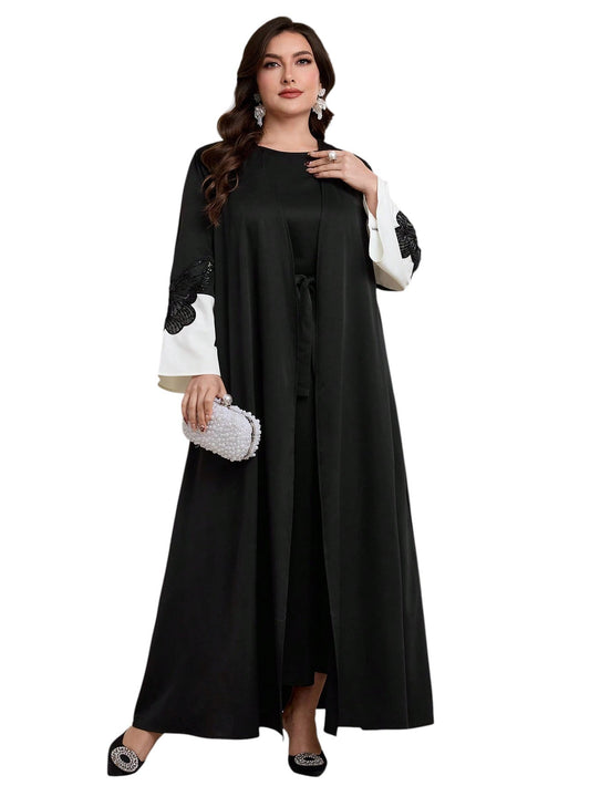 SHE fekete és fehér hímzett abaya szett