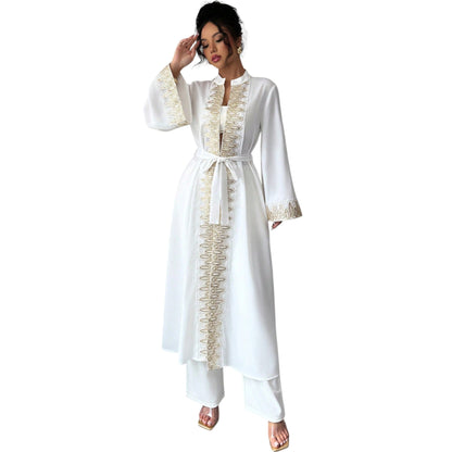 SHE fehér hímzett köpeny szett